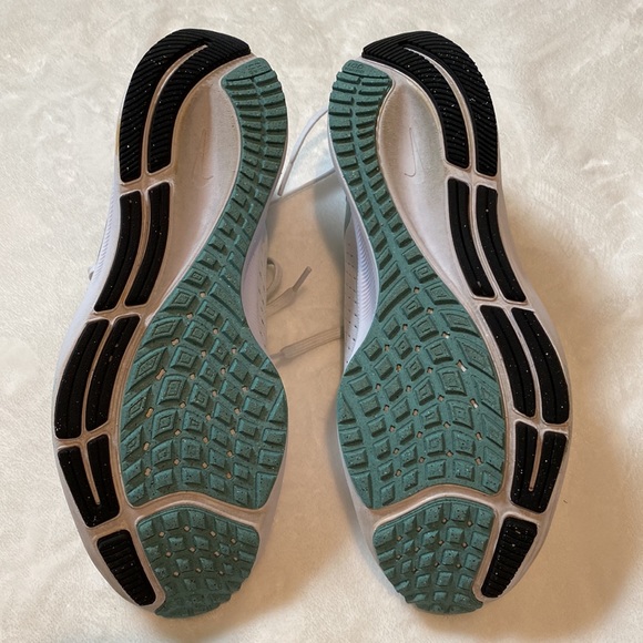 Nike Air Zoom Pegasus 38 Gray w/Light Blue & Black Detail Running Casual Size 8 - Picture 9 of 9